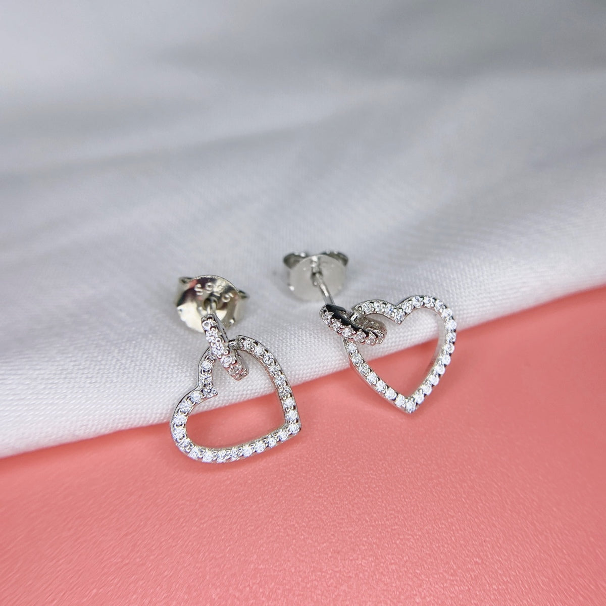 [Vivid Aurora]Dainty Heart Shape Earrings