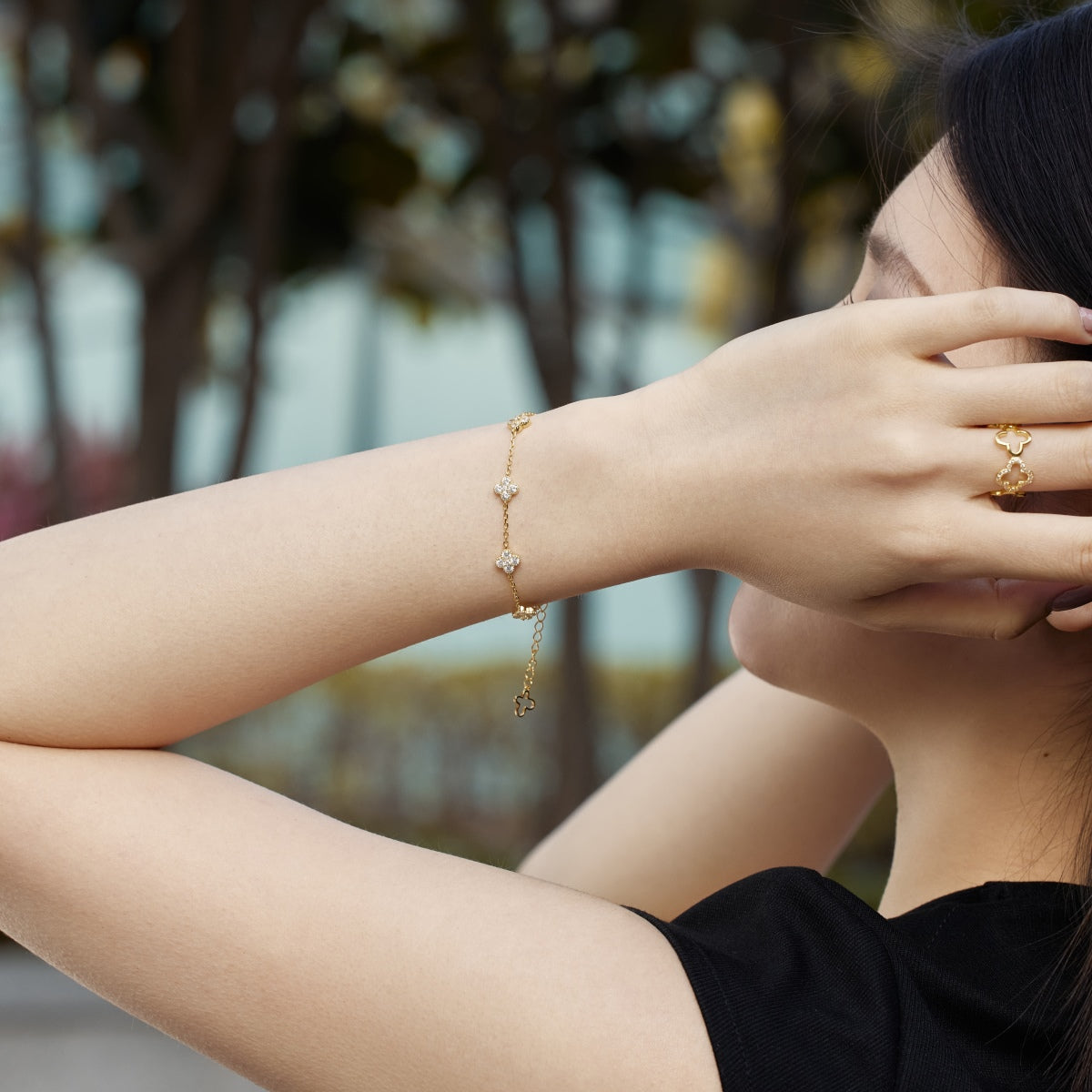 [Vivid Aurora]Four-Leaf Clover Hollow Butterfly Bracelet